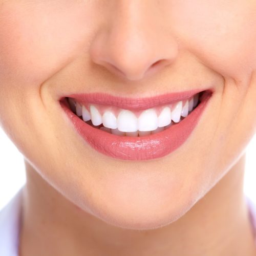На здоровье зубов влияют четыре витамина